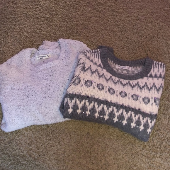 2 Abercrombie sweater Botha are size 11/12 - Picture 1 of 3